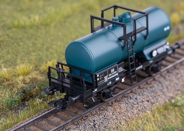 Display Kesselwagen mit zwei Radsätzen